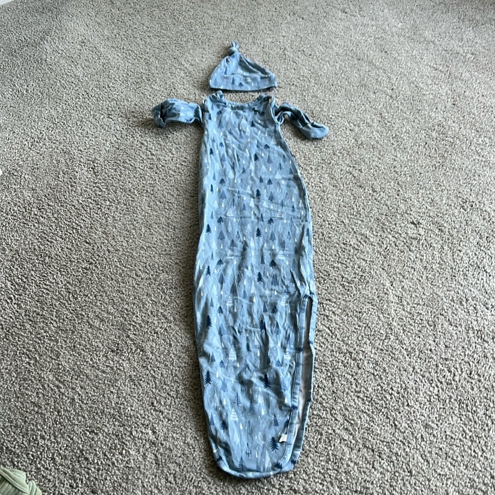 Ruggedbutts Knotted Onesie with Hat